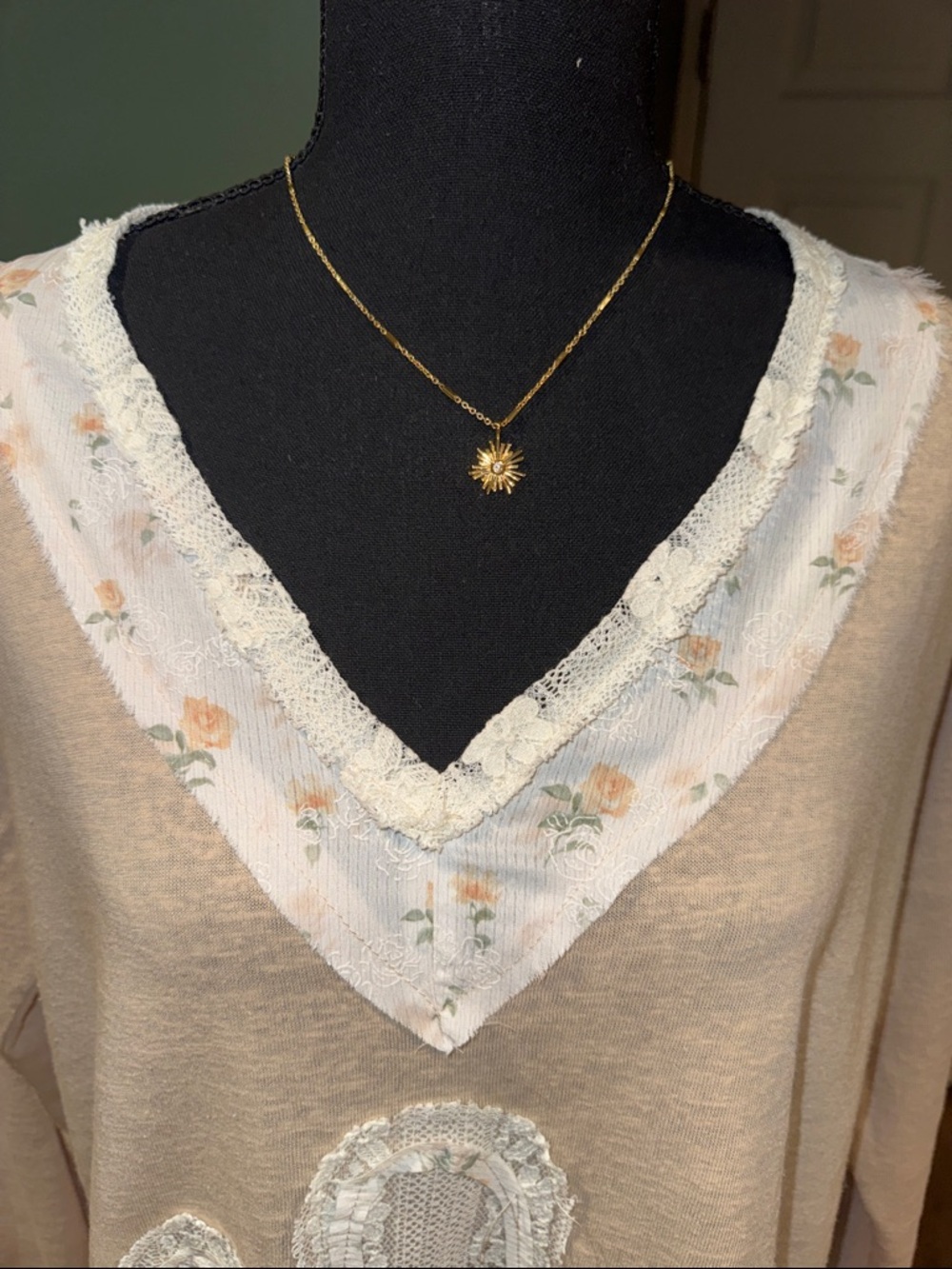 POL Beige Lace Patch V-Neck Tunic Sz Small - Picture 2 of 6
